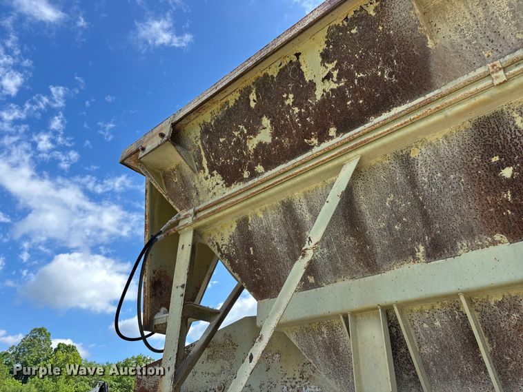 image for item EO4329 Hopper feeder