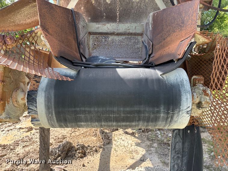image for item EO4329 Hopper feeder