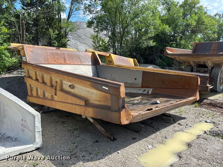 image for item EO4330 Caterpillar 769C haul truck bed