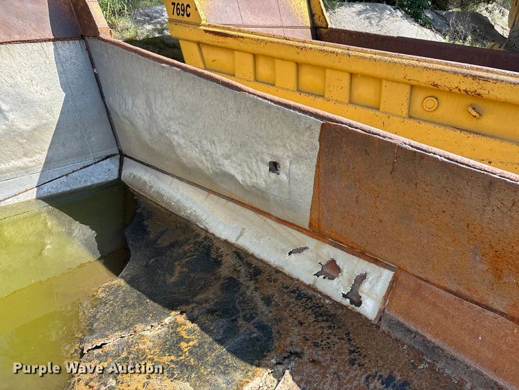 image for item EO4330 Caterpillar 769C haul truck bed