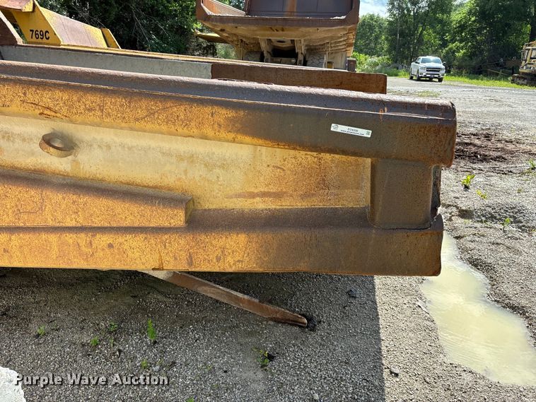 image for item EO4330 Caterpillar 769C haul truck bed