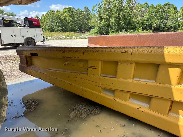 image for item EO4331 Caterpillar 769C haul truck bed