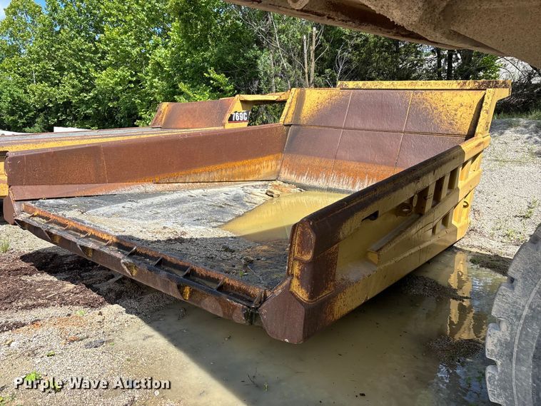 image for item EO4331 Caterpillar 769C haul truck bed