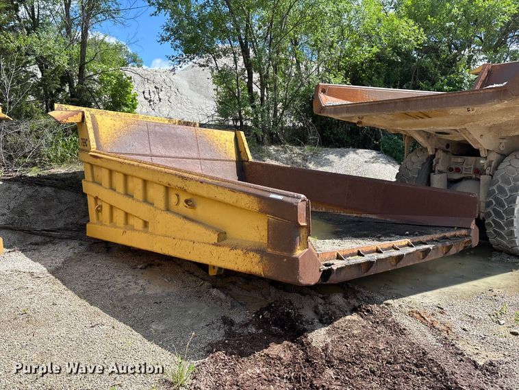 image for item EO4331 Caterpillar 769C haul truck bed