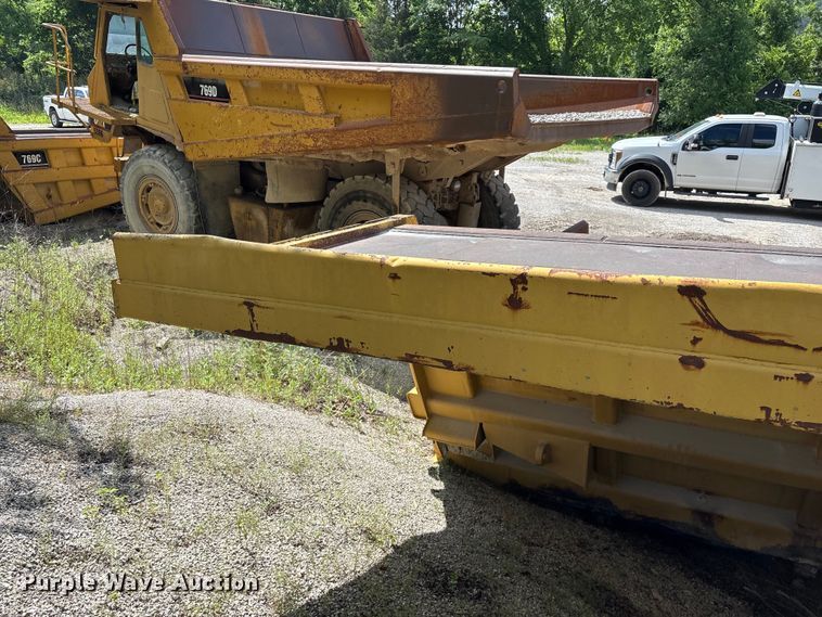 image for item EO4331 Caterpillar 769C haul truck bed