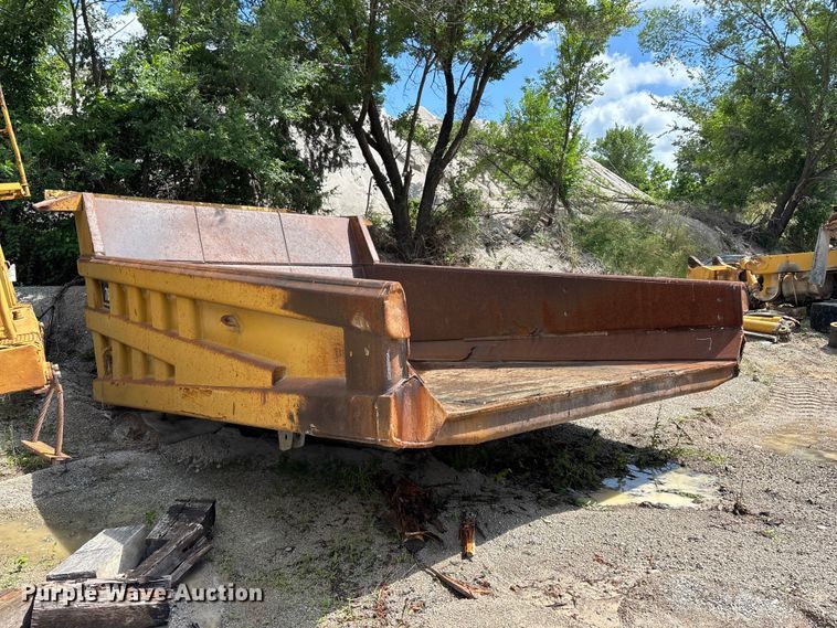 image for item EO4332 Caterpillar 769C haul truck bed