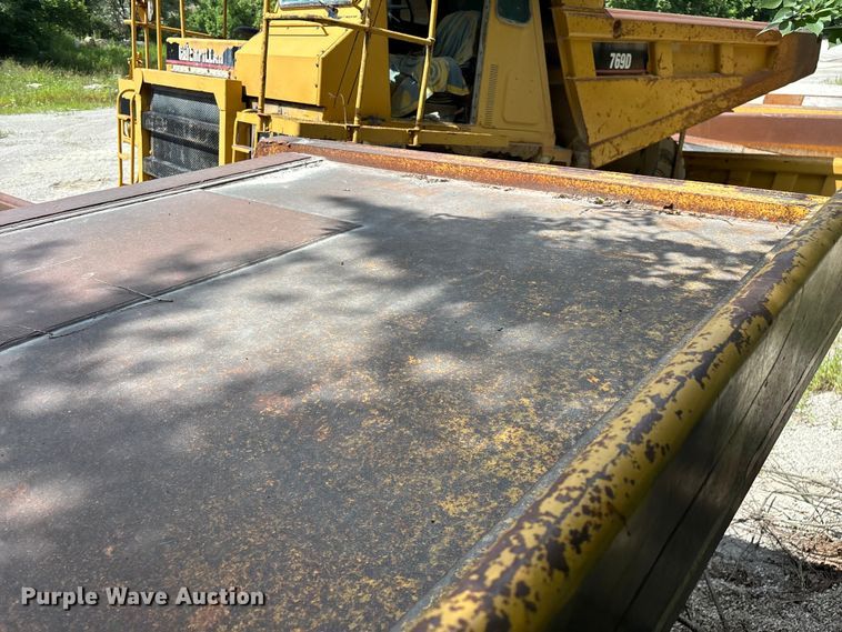 image for item EO4332 Caterpillar 769C haul truck bed