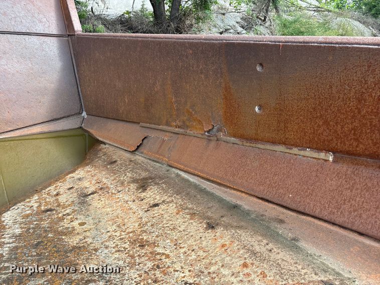 image for item EO4332 Caterpillar 769C haul truck bed