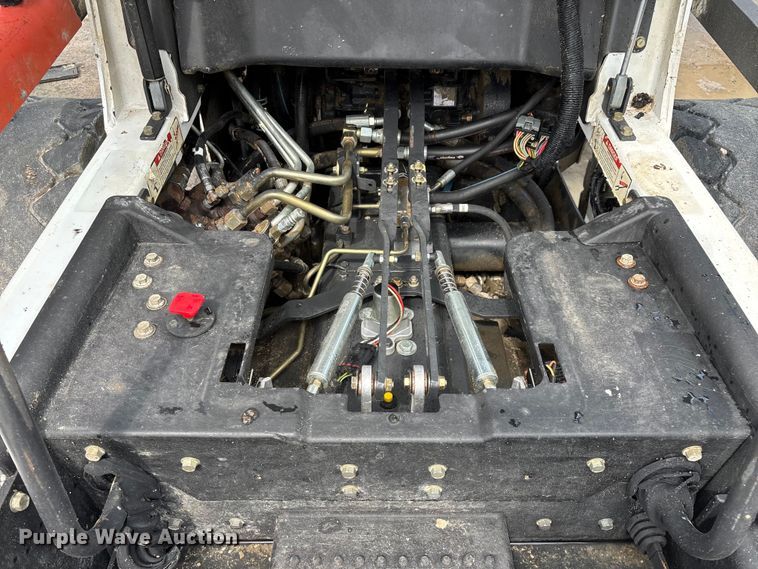 image for item EO4408 2015 Bobcat S650 skid steer loader