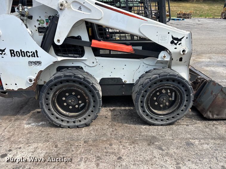 image for item EO4408 2015 Bobcat S650 skid steer loader