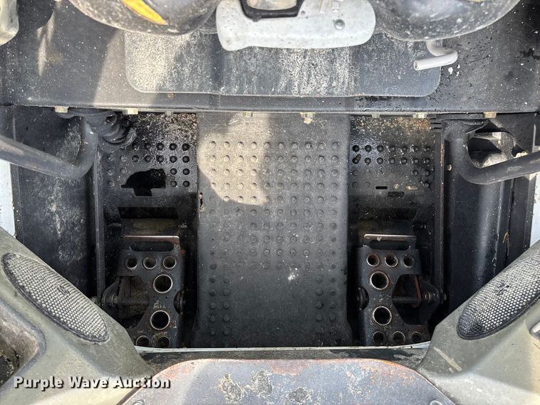 image for item EO4408 2015 Bobcat S650 skid steer loader