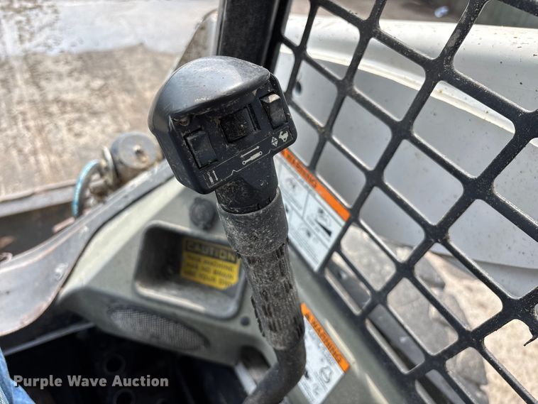 image for item EO4408 2015 Bobcat S650 skid steer loader