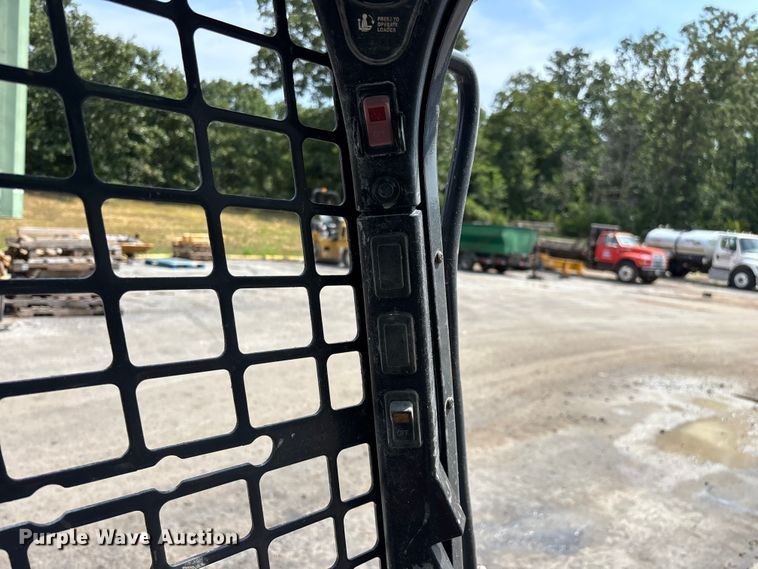 image for item EO4408 2015 Bobcat S650 skid steer loader