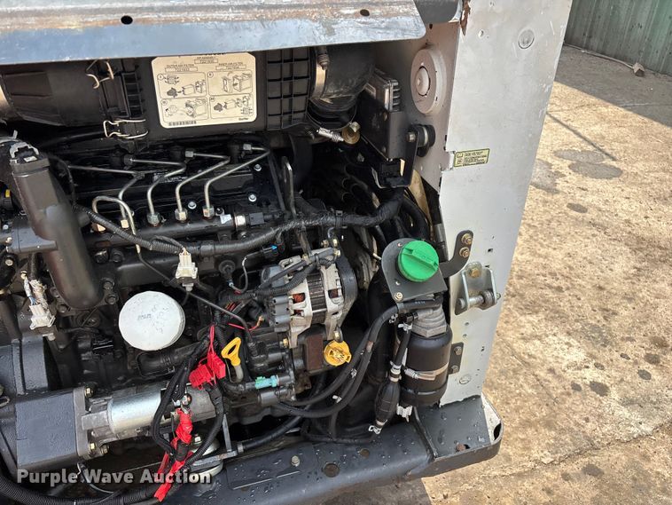 image for item EO4408 2015 Bobcat S650 skid steer loader