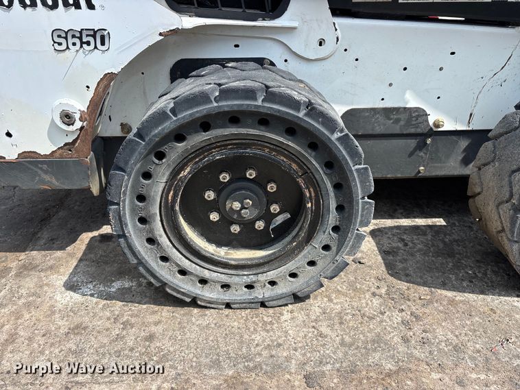 image for item EO4408 2015 Bobcat S650 skid steer loader