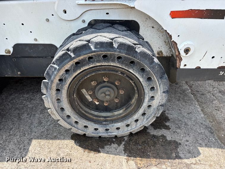 image for item EO4408 2015 Bobcat S650 skid steer loader