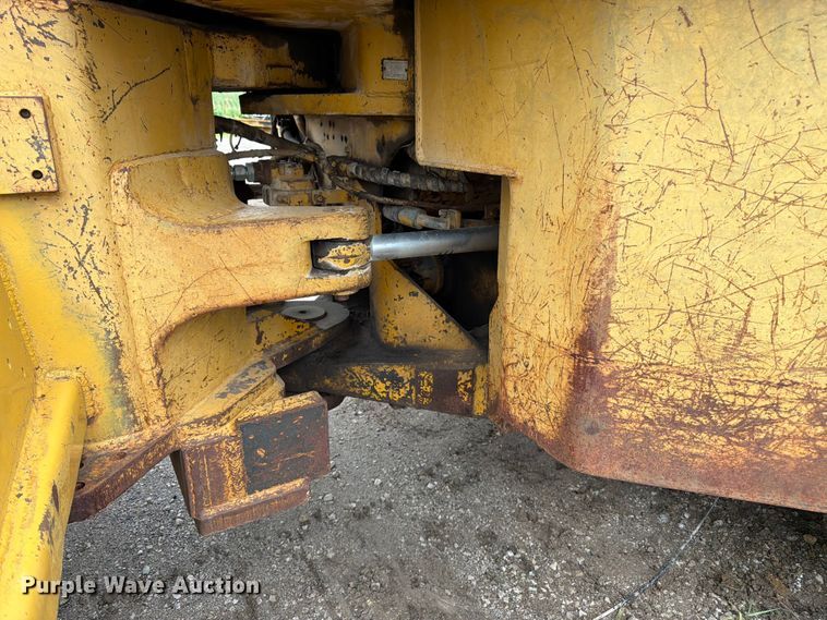 image for item EO8509 1978 Caterpillar 825B soil compactor