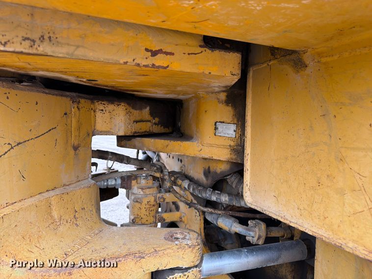 image for item EO8509 1978 Caterpillar 825B soil compactor