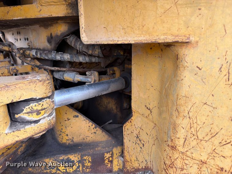 image for item EO8509 1978 Caterpillar 825B soil compactor
