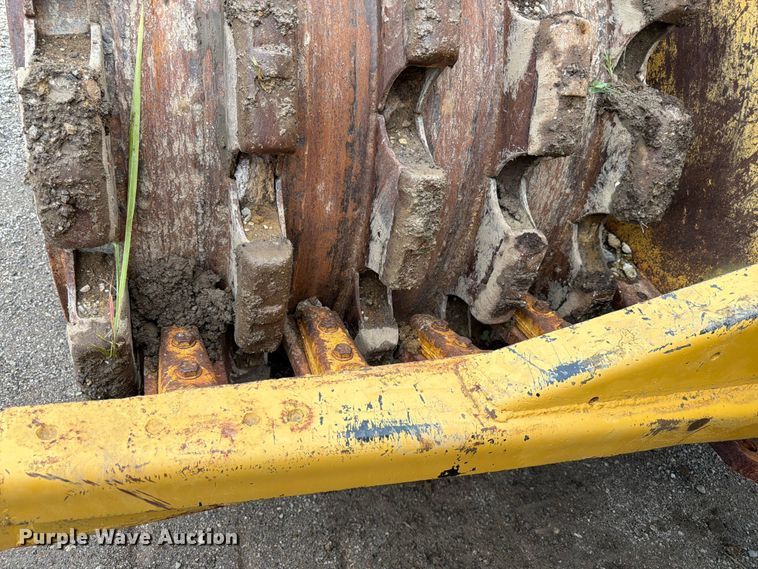 image for item EO8509 1978 Caterpillar 825B soil compactor