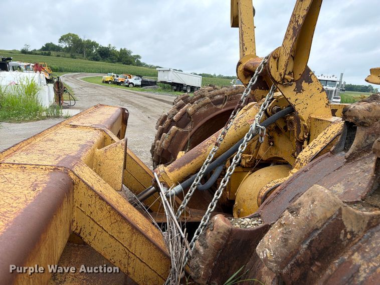 image for item EO8509 1978 Caterpillar 825B soil compactor