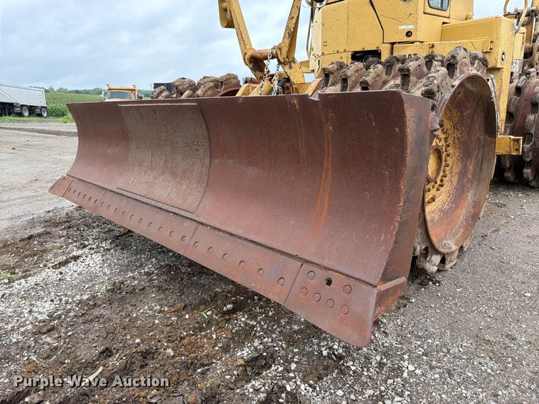 image for item EO8509 1978 Caterpillar 825B soil compactor