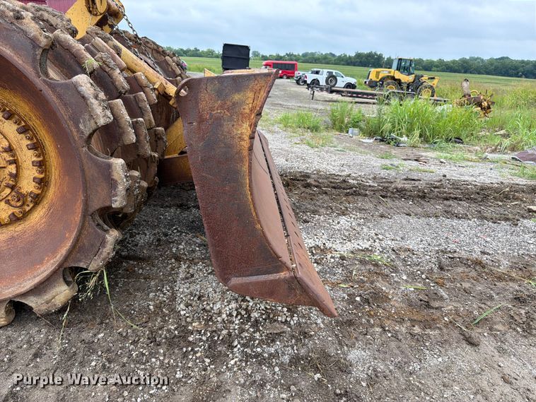image for item EO8509 1978 Caterpillar 825B soil compactor