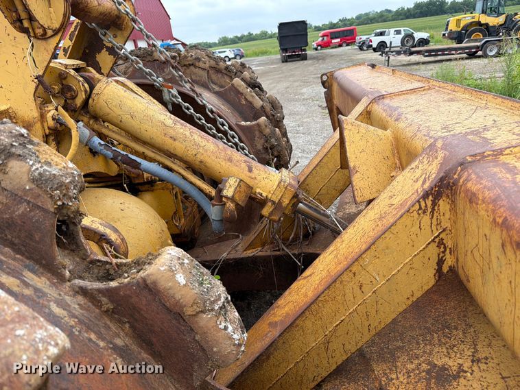 image for item EO8509 1978 Caterpillar 825B soil compactor