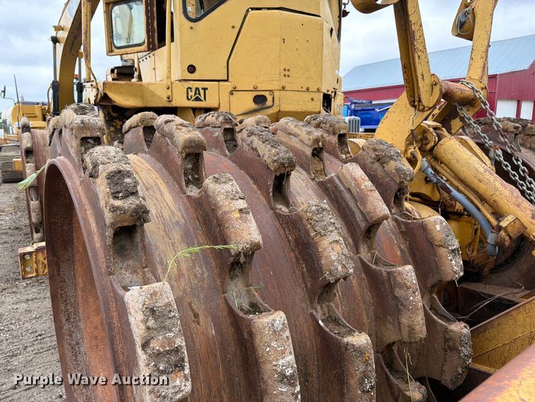 image for item EO8509 1978 Caterpillar 825B soil compactor