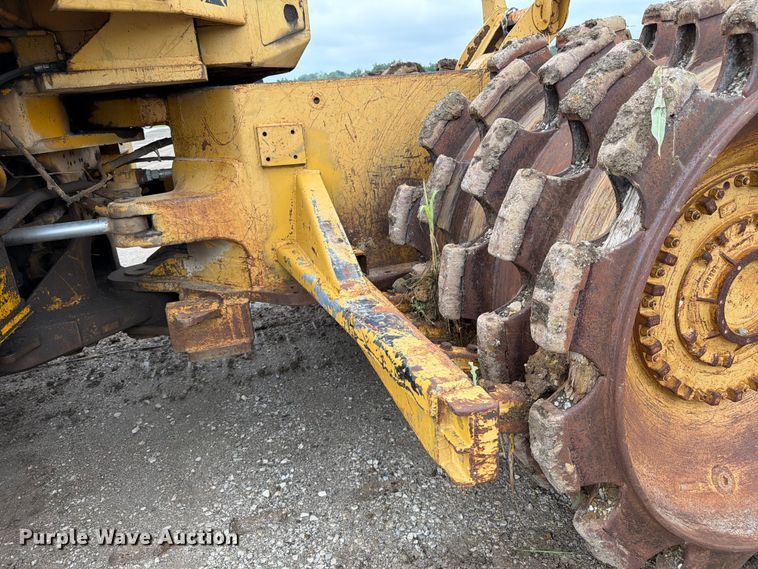 image for item EO8509 1978 Caterpillar 825B soil compactor