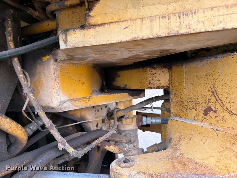 image for item EO8509 1978 Caterpillar 825B soil compactor