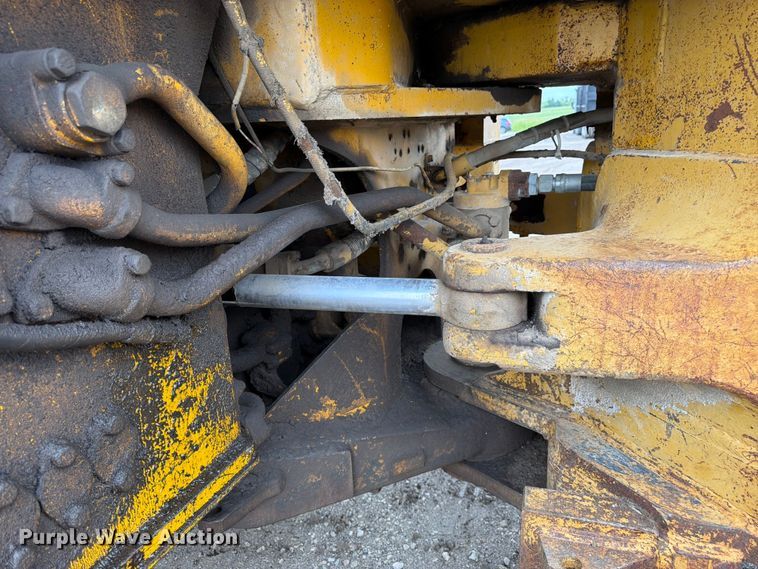 image for item EO8509 1978 Caterpillar 825B soil compactor