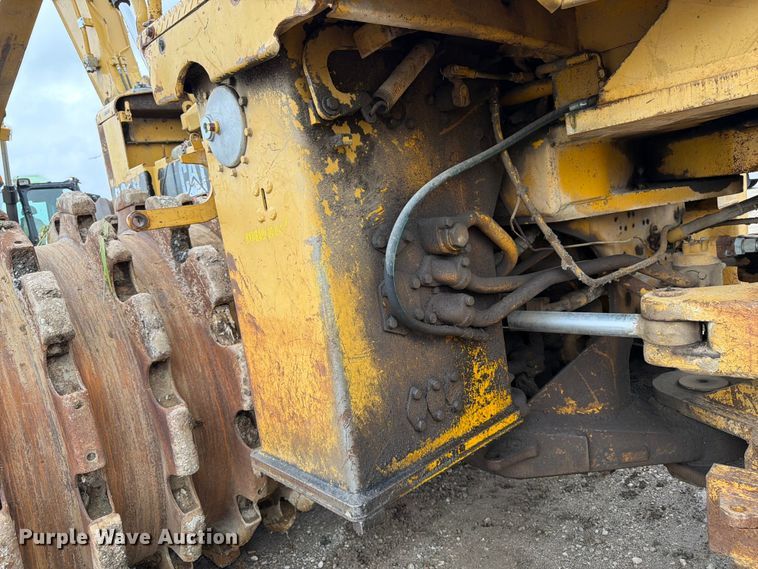 image for item EO8509 1978 Caterpillar 825B soil compactor