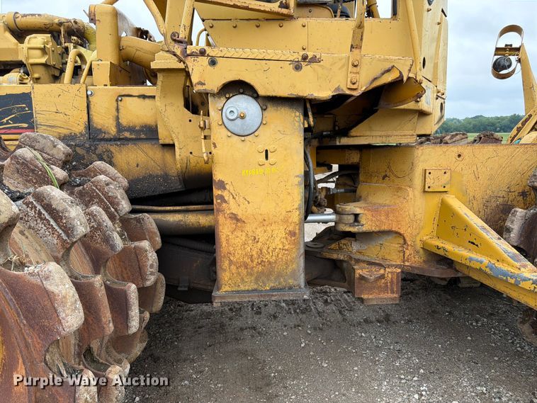 image for item EO8509 1978 Caterpillar 825B soil compactor