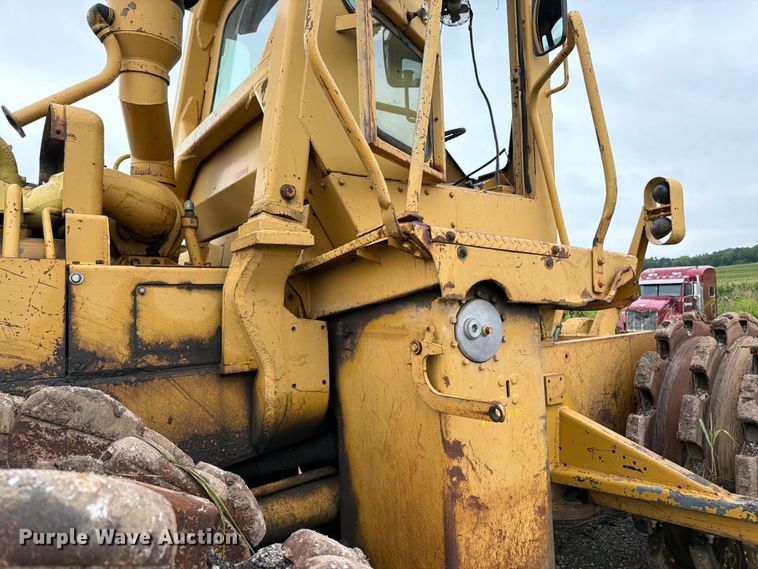 image for item EO8509 1978 Caterpillar 825B soil compactor