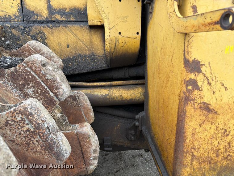 image for item EO8509 1978 Caterpillar 825B soil compactor