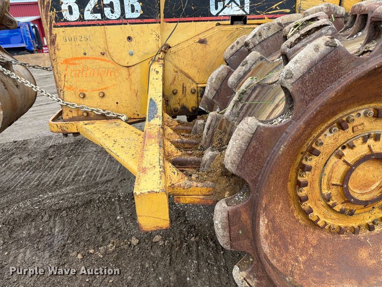 image for item EO8509 1978 Caterpillar 825B soil compactor