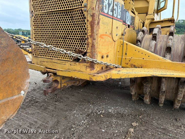 image for item EO8509 1978 Caterpillar 825B soil compactor