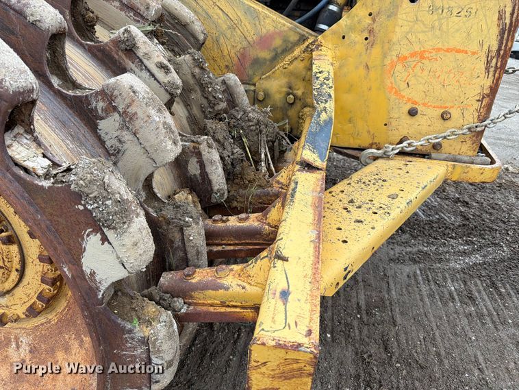 image for item EO8509 1978 Caterpillar 825B soil compactor