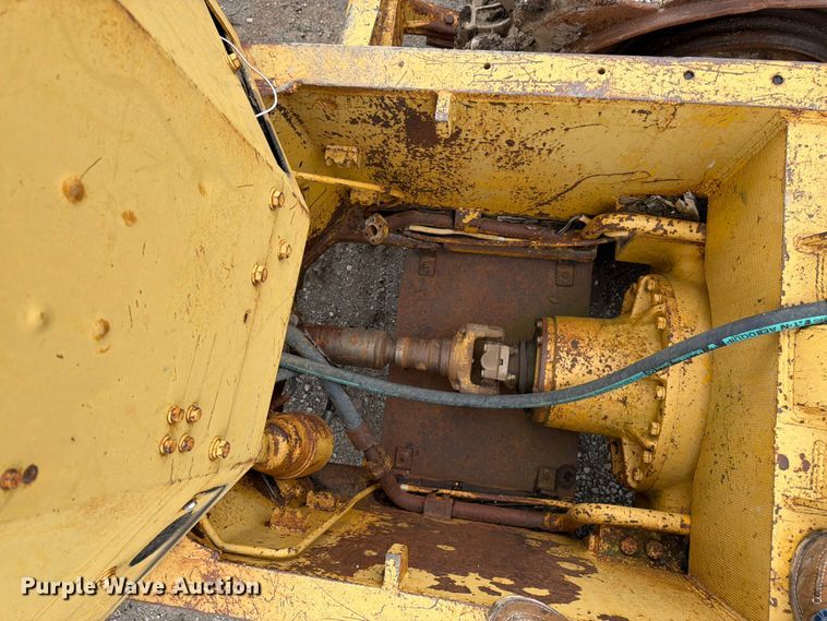 image for item EO8509 1978 Caterpillar 825B soil compactor