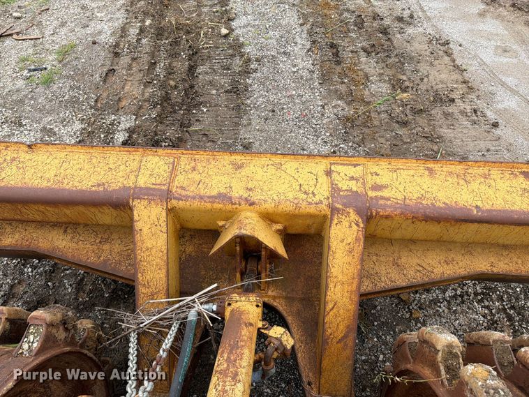 image for item EO8509 1978 Caterpillar 825B soil compactor