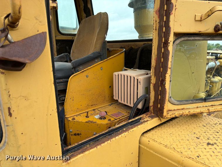 image for item EO8509 1978 Caterpillar 825B soil compactor