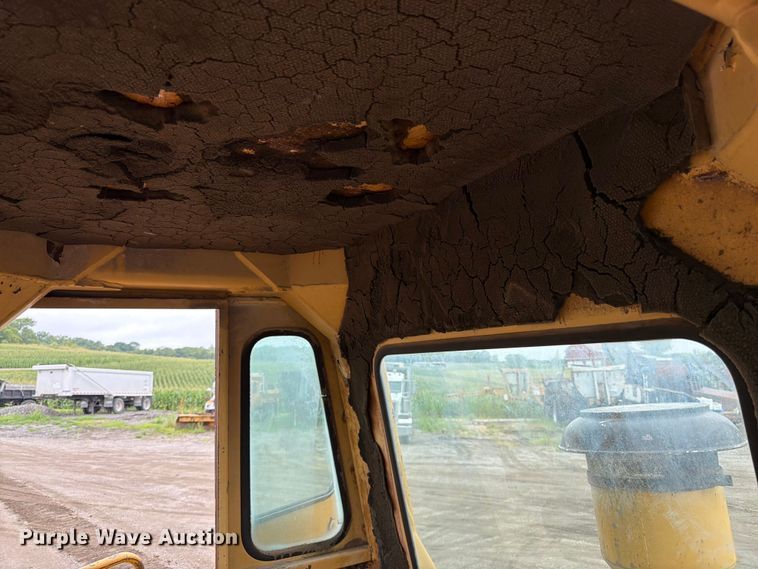 image for item EO8509 1978 Caterpillar 825B soil compactor