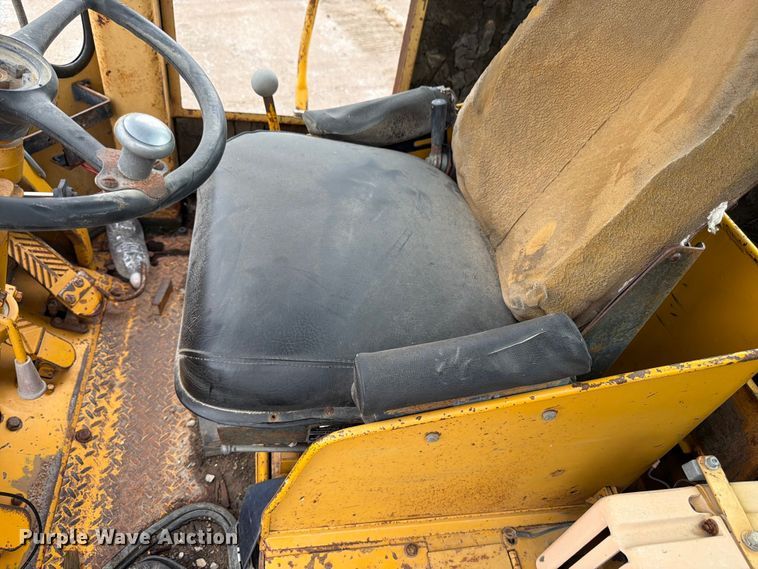 image for item EO8509 1978 Caterpillar 825B soil compactor