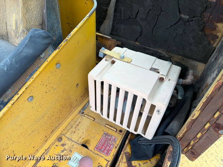 image for item EO8509 1978 Caterpillar 825B soil compactor
