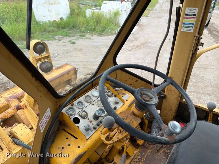 image for item EO8509 1978 Caterpillar 825B soil compactor