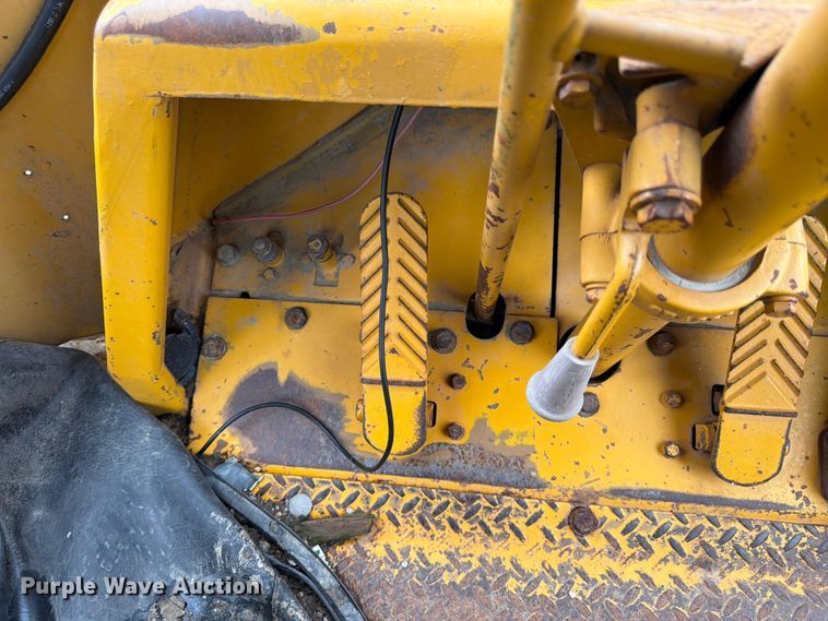 image for item EO8509 1978 Caterpillar 825B soil compactor