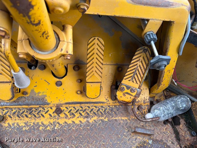 image for item EO8509 1978 Caterpillar 825B soil compactor