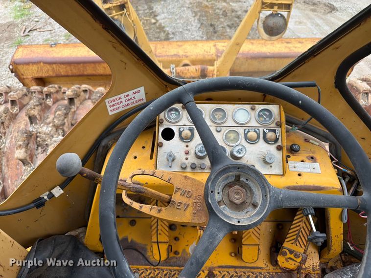image for item EO8509 1978 Caterpillar 825B soil compactor