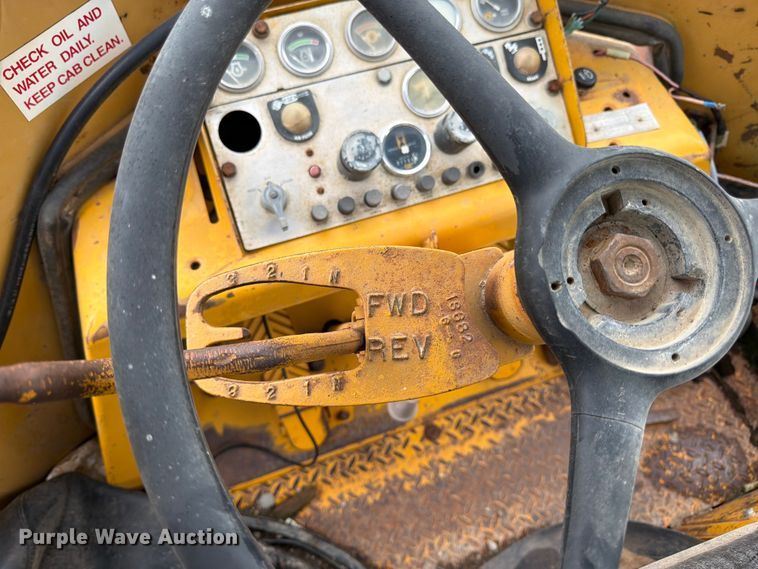 image for item EO8509 1978 Caterpillar 825B soil compactor